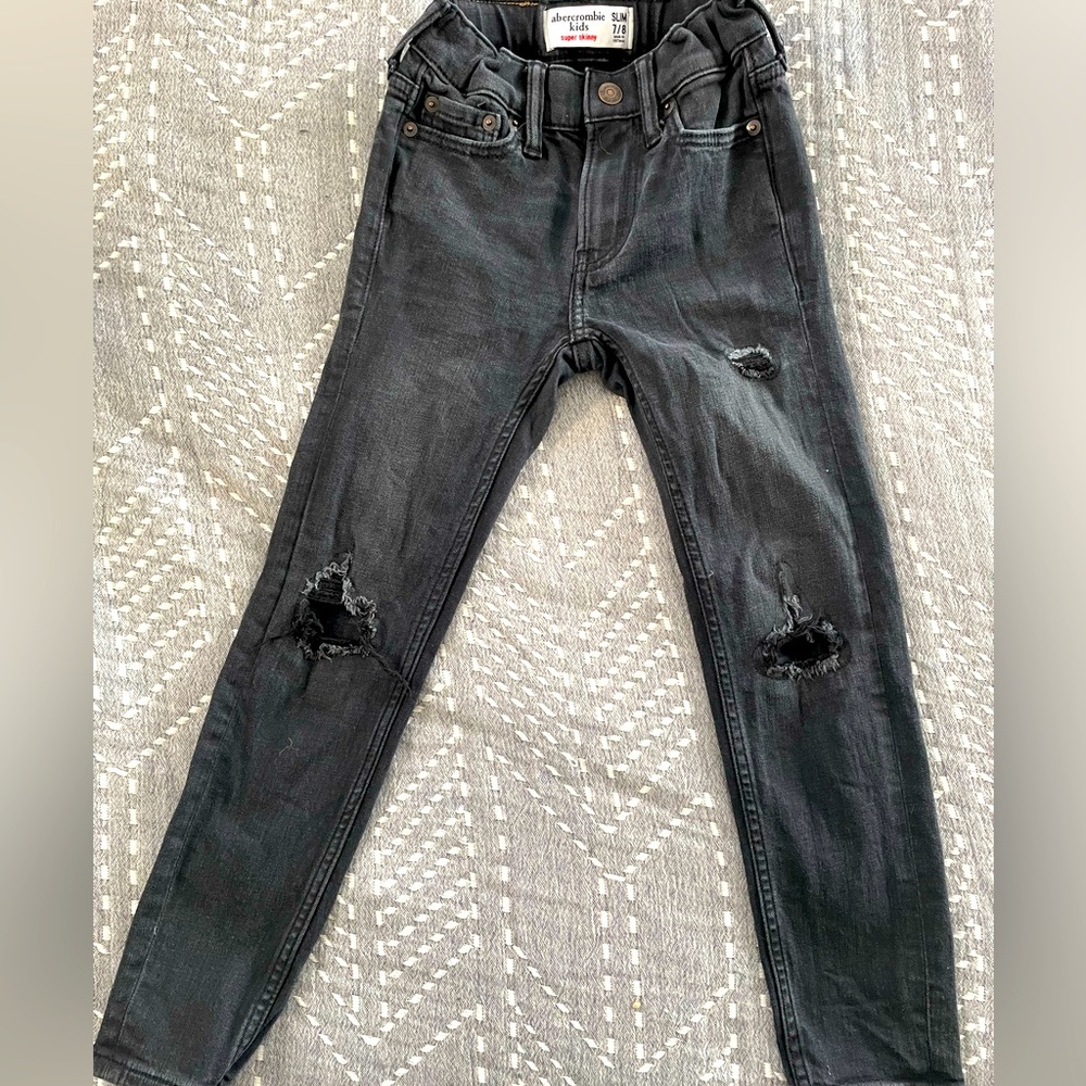 Abercrombie & Fitch Distressed black skinny jeans